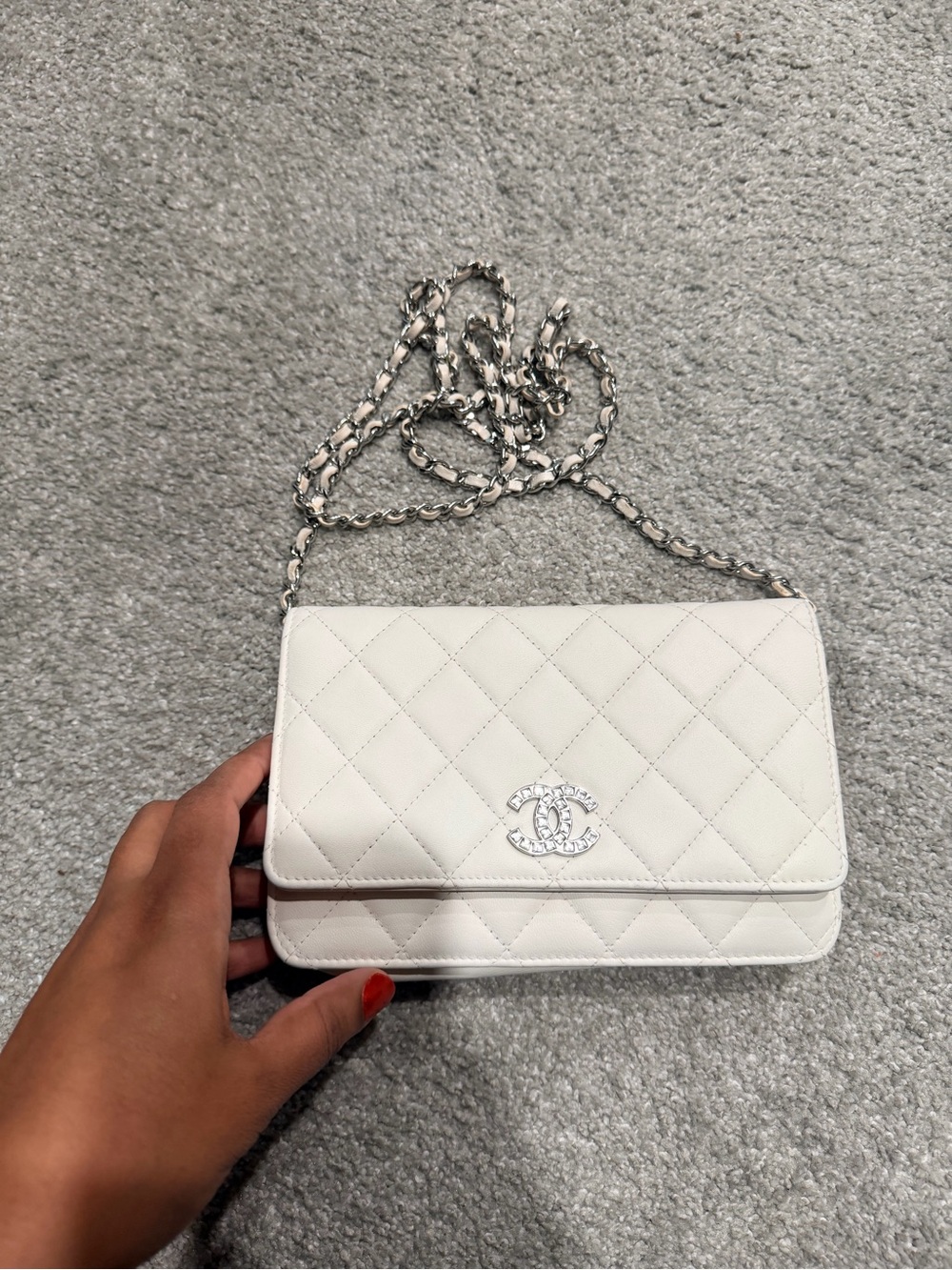 CHANEL White Quilted Leather Crossbody Wallet-on-Chain
